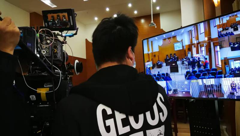 AI生成VS人工创意——米脂县广告片拍摄公司的技术浪漫主义实践